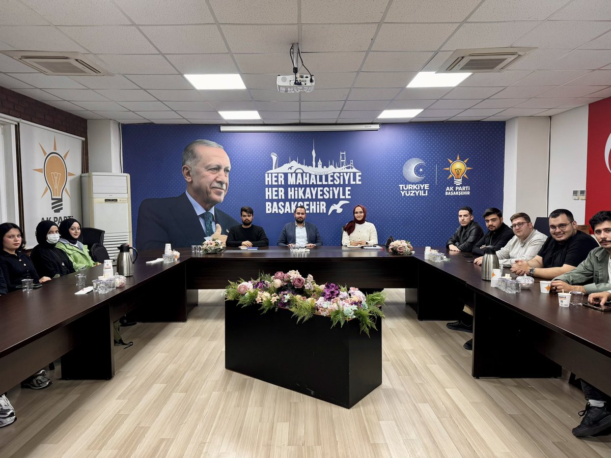 akbasaksehir's tweet photo. Haftalık Olağan Yönetim Kurulu Toplantımızı, Başkanımız @SuleymanAksoyy ’un başkanlığında, İl Başkan yardımcımız @agacaseyma ve İl Sorumlumuz @ahmethcinar ’ın katılımıyla gerçekleştirdik.

Gençliğin inancı, davanın gücüyle! 🇹🇷 https://t.co/SEHjNukxwy