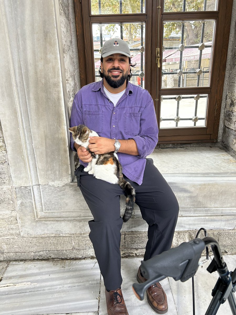 alistumblrv2's tweet photo. today i visited the tomb of Abu Ayyub Al-Ansari, a companion of the Prophet pbuh, the spiritual heart of Istanbul. went with my family and it was a sincerely moving experience for all of us https://t.co/r6FnQIR7Df