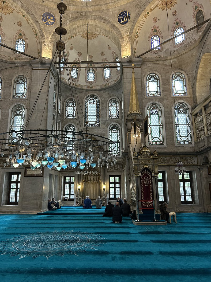 alistumblrv2's tweet photo. today i visited the tomb of Abu Ayyub Al-Ansari, a companion of the Prophet pbuh, the spiritual heart of Istanbul. went with my family and it was a sincerely moving experience for all of us https://t.co/r6FnQIR7Df