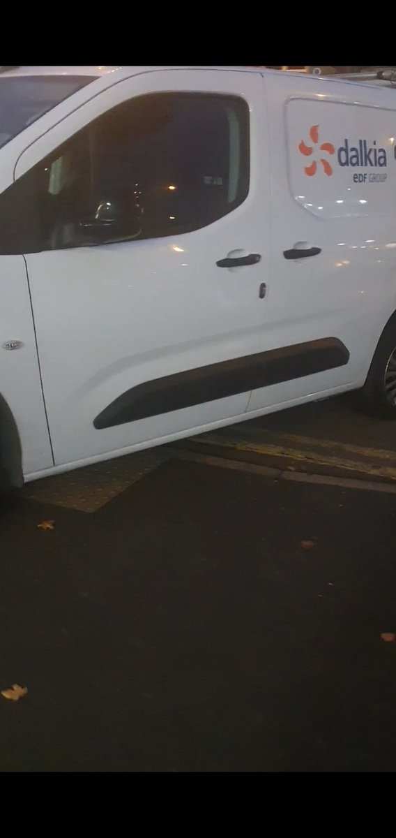 B72BadParking's tweet photo. I wonder if @dalkia think parking on a pedestrian crossing by vehicle YG24ZWC is acceptable behaviour.
I don't. ๐๐ผ
@badlyparkedbrum @AdeenIrfan @cllralexyip @Trafficwmp #OperationSnap https://t.co/TH3V72vUfD