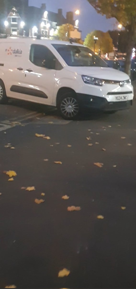B72BadParking's tweet photo. I wonder if @dalkia think parking on a pedestrian crossing by vehicle YG24ZWC is acceptable behaviour.
I don't. ๐๐ผ
@badlyparkedbrum @AdeenIrfan @cllralexyip @Trafficwmp #OperationSnap https://t.co/TH3V72vUfD