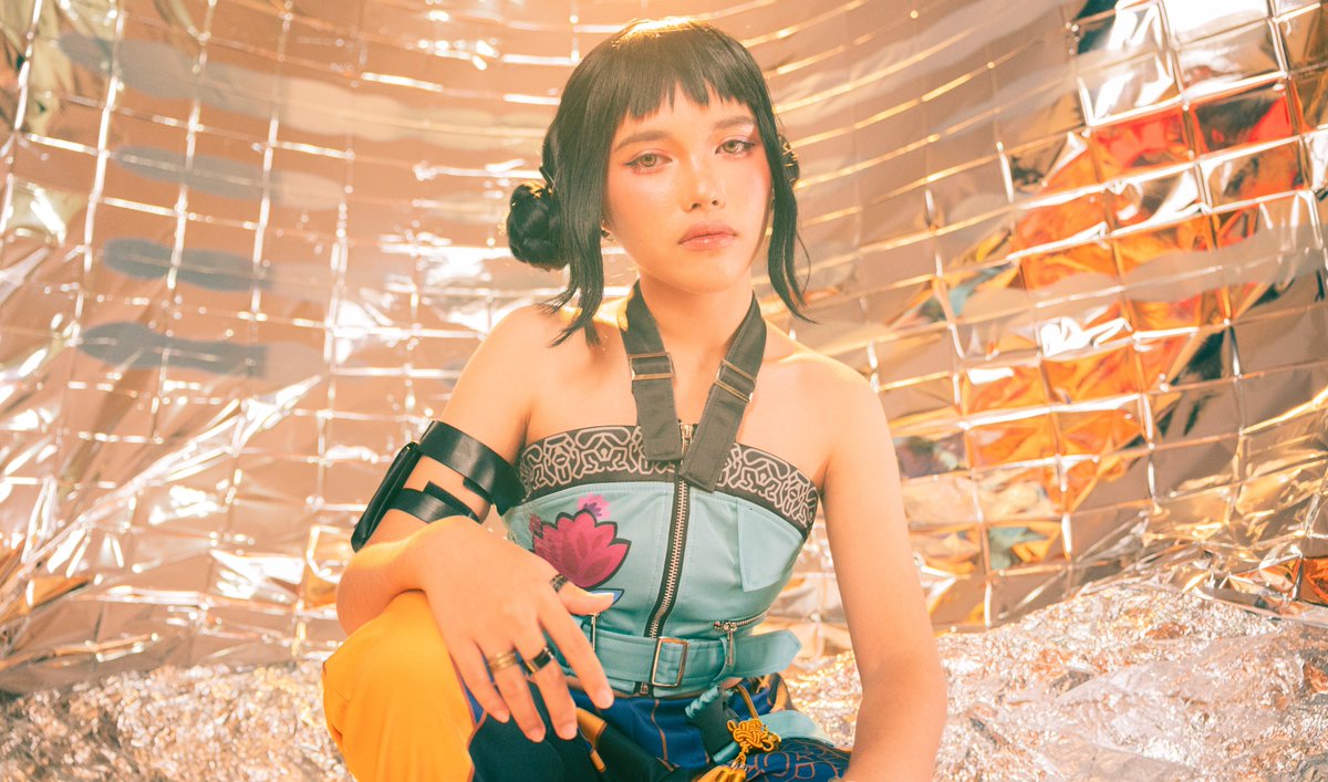 Yoowweebroown's tweet photo. Gonna be, gonna be Golden set teaser https://t.co/5u1i9OOPPA