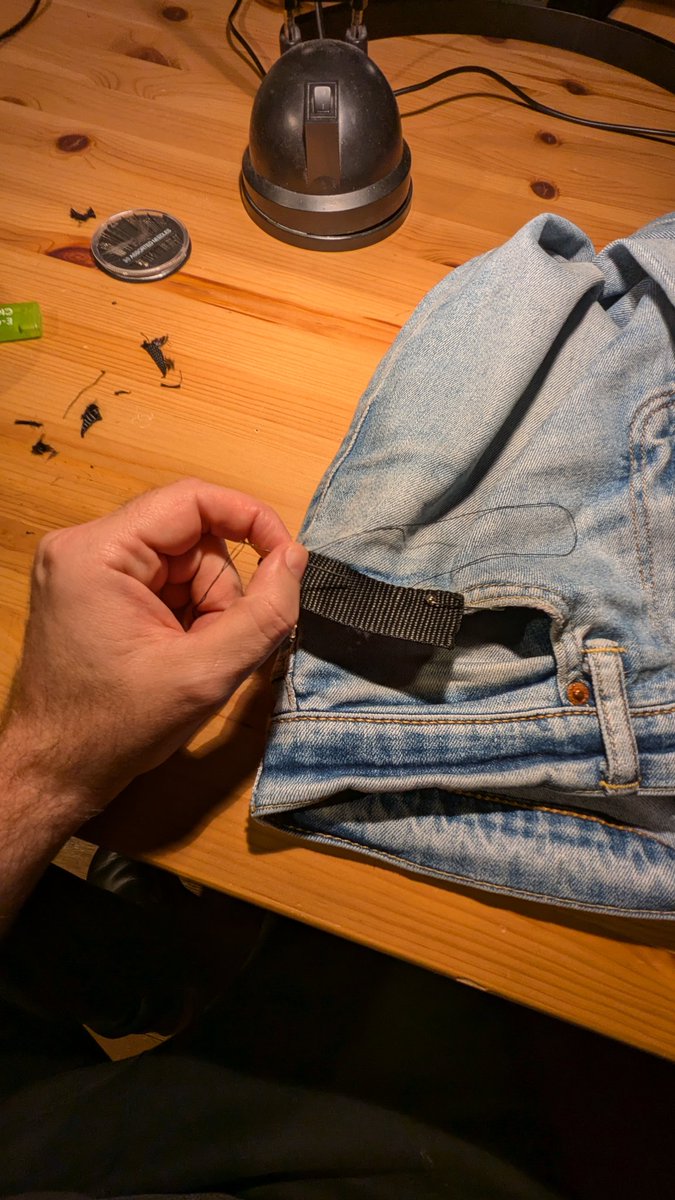 d_gstrein's tweet image. Fullstack doing fullstack. Debugging code, repairing pants, ...
