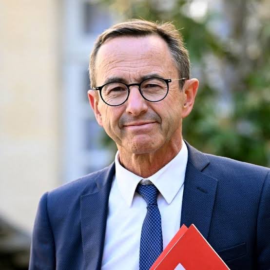 Alain Weber (@alainpaulweber) on Twitter photo Encore une fois, <a href="/BrunoRetailleau/">Bruno Retailleau</a> le tout petit, se couche ! Pas de censure !
Quel gain à très court terme, quel naufrage sur la durée. Des nains, tous des nains… Encore une fois, <a href="/BrunoRetailleau/">Bruno Retailleau</a> le tout petit, se couche ! Pas de censure !
Quel gain à très court terme, quel naufrage sur la durée. Des nains, tous des nains…