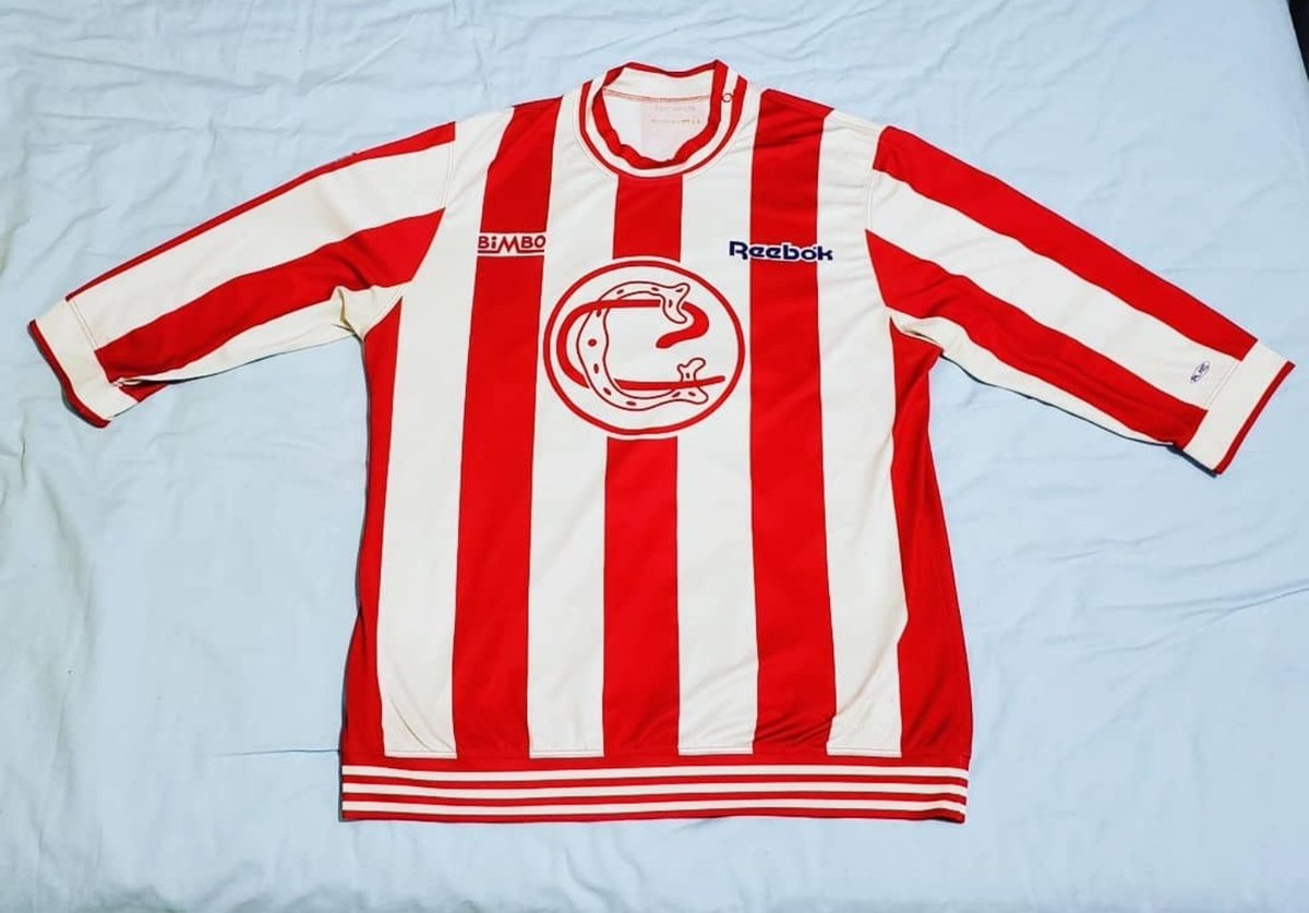vicjoker's tweet photo. #Venta Jersey del Centenario de Chivas (Bofo #100) y Chaleco Azul ambos Talla M. WhatsApp: 4433950007. https://t.co/vakKSuYIws