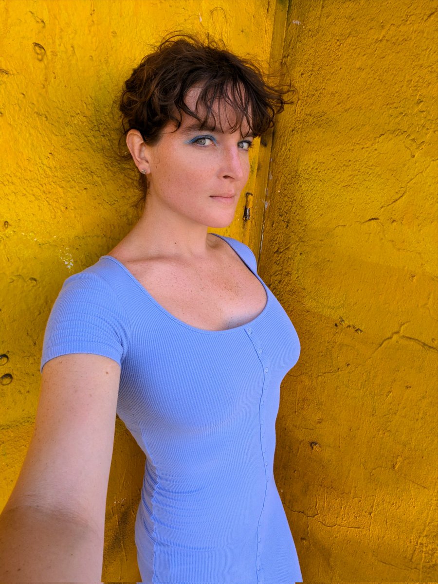 Mia Moore tweet media