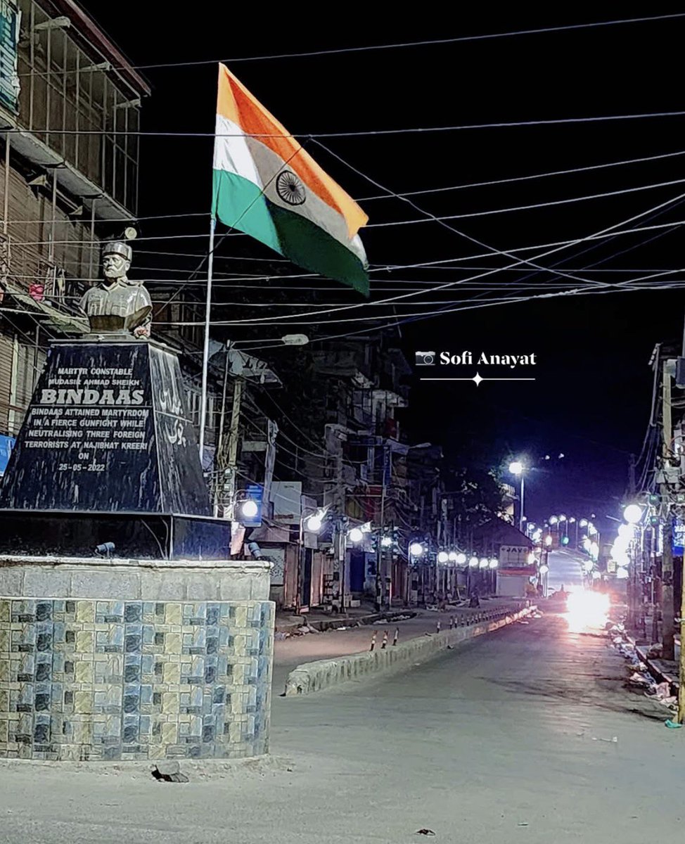 BasitMaqsood4's tweet photo. It breaks my heart to see my brother’s  (Bindaas) statue covered in dust and neglect. 💔
Is this how we honour a soldier who gave his life for the nation?
He sacrificed everything for our freedomthe least we can do is keep his memory clean. 🇮🇳 #RespectOurHeroes #ForgottenSoldier https://t.co/FaKrdIbZYL