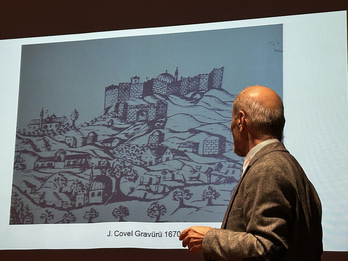 Bu akşam Dr. Mustafa Büyükkolancı’dan Ayasuluk Tepesi ve St. Jean Kilisesi’ni ve 50 yıllık arkeoloji hikayesini dinledik. 

Geçmişten bugüne dinleyenleri yolculuğa çıkaran Mustafa hocamıza değerli emekleri için çok teşekkür ederiz. 🙏

<a href="/efesselcukbel/">Selçuk Belediyesi</a>  <a href="/filizceritoglu/">Filiz Ceritoğlu Sengel</a>