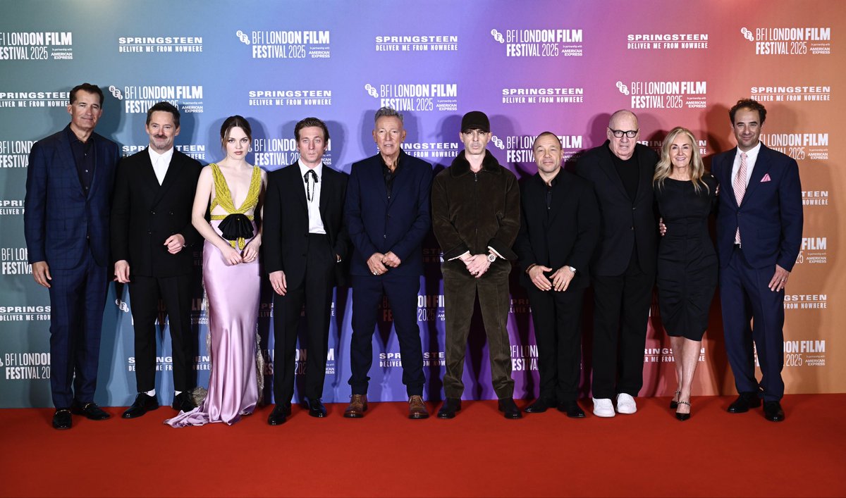 A night to remember. 🎶

Bruce Springsteen, Jeremy Allen White, Jeremy Strong, Odessa Young, Stephen Graham and director Scott Cooper at the #LFF Gala of Springsteen: Deliver Me From Nowhere.