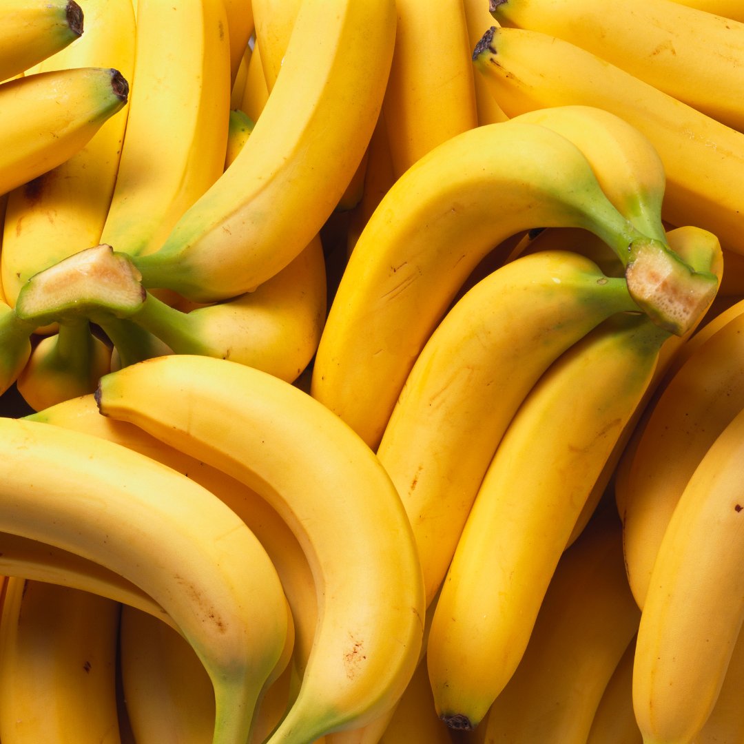 🍌Banana lovers, where should you store your bananas? 🤔
💚They are best kept on the counter or in the cupboard. If you put them in the fridge, they tend to go black.
💚Too many bananas? Pop them in the freezer – simply freeze them whole in their peel.
foodsavvy.org.uk/banana-savvy
