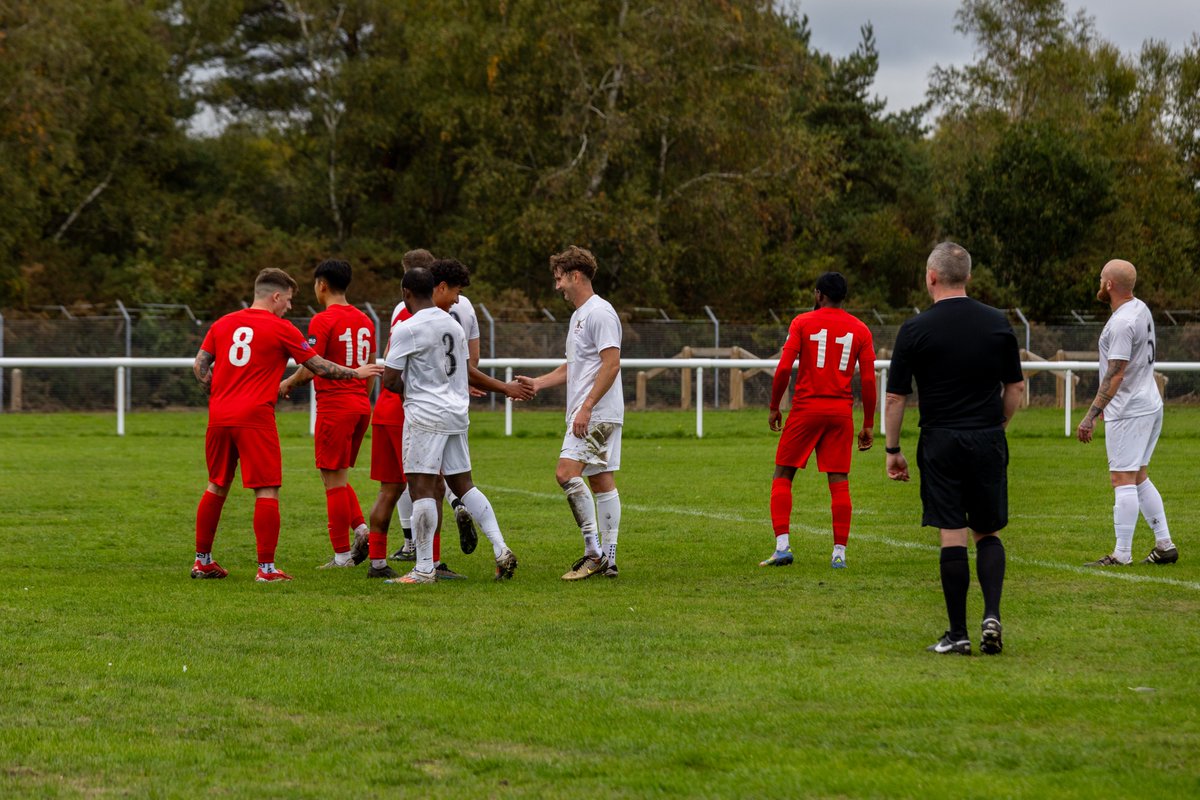 ⚔️ Army Masters | Day 3 – Match Day

The Army Masters concluded their first training camp of the 2025 season with a late fixture against the Army Senior Team.

A valuable test that ended 3–0 to the Seniors — plenty of positives and lessons to take forward.

#ArmyMasters #ArmyFA