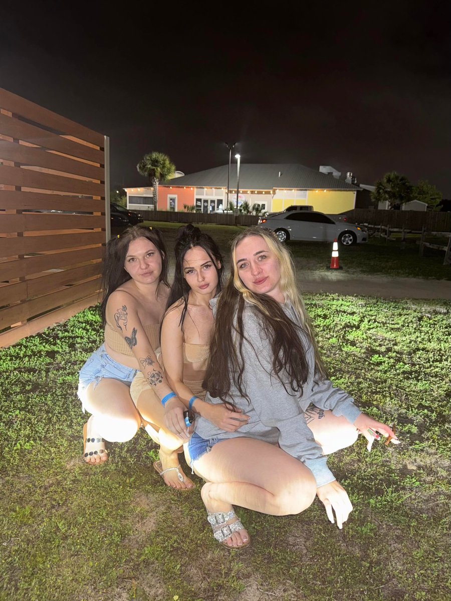 _lovebugg11's tweet photo. Girls trip 🤪 https://t.co/PcI00zgjzE