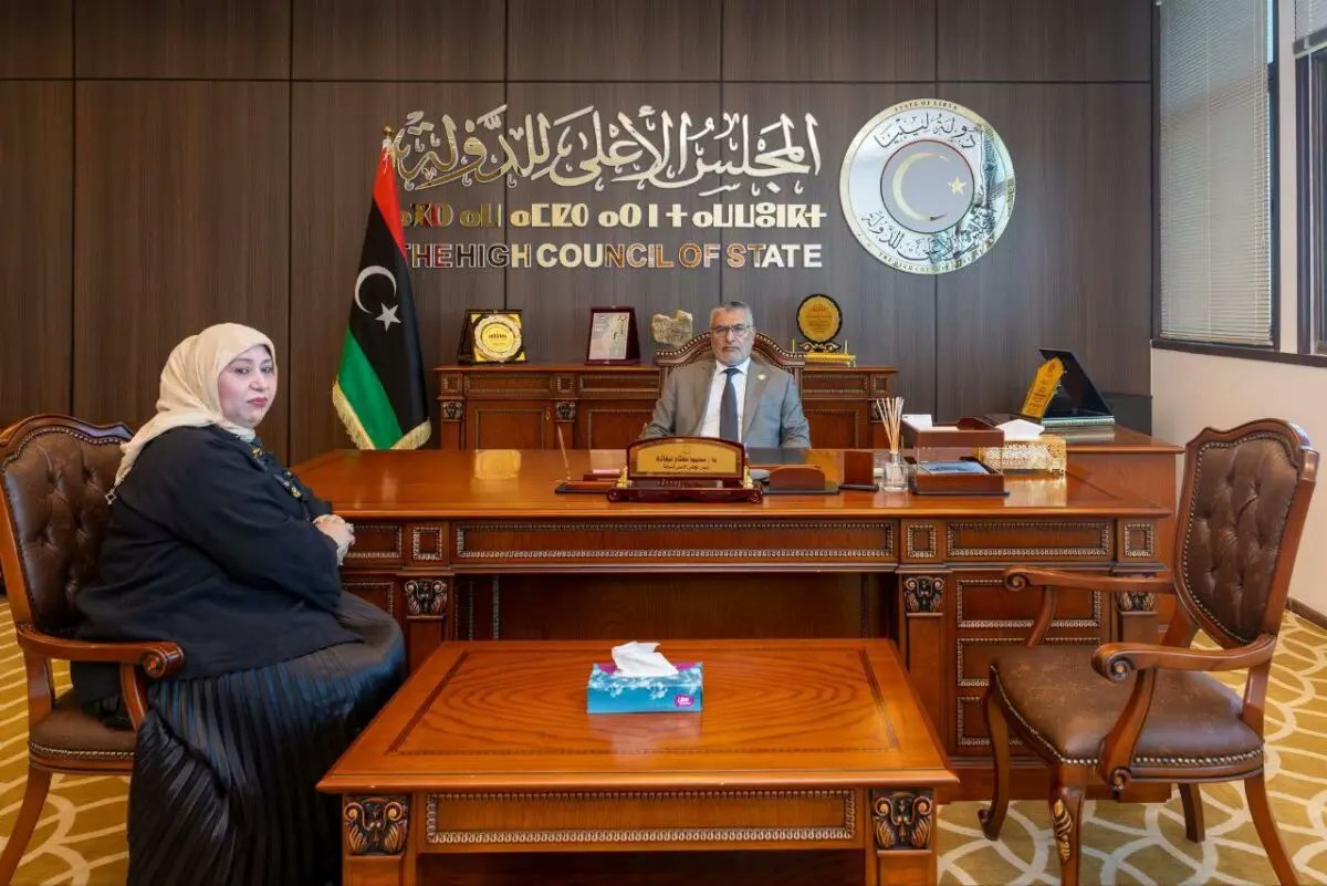 استقبل رئيس المجلس الأعلى للدولة وكيلة وزارة الثقافة والتنمية المعرفية وتم خلال اللقاء مناقشة جهود وزارة الثقافة في ترسيخ الهوية الوطنية الليبية من خلال الأنشطة والمهرجانات الثقافية، إضافة إلى العراقيل التي تواجه جهود الوزارة وسبل تذليلها.