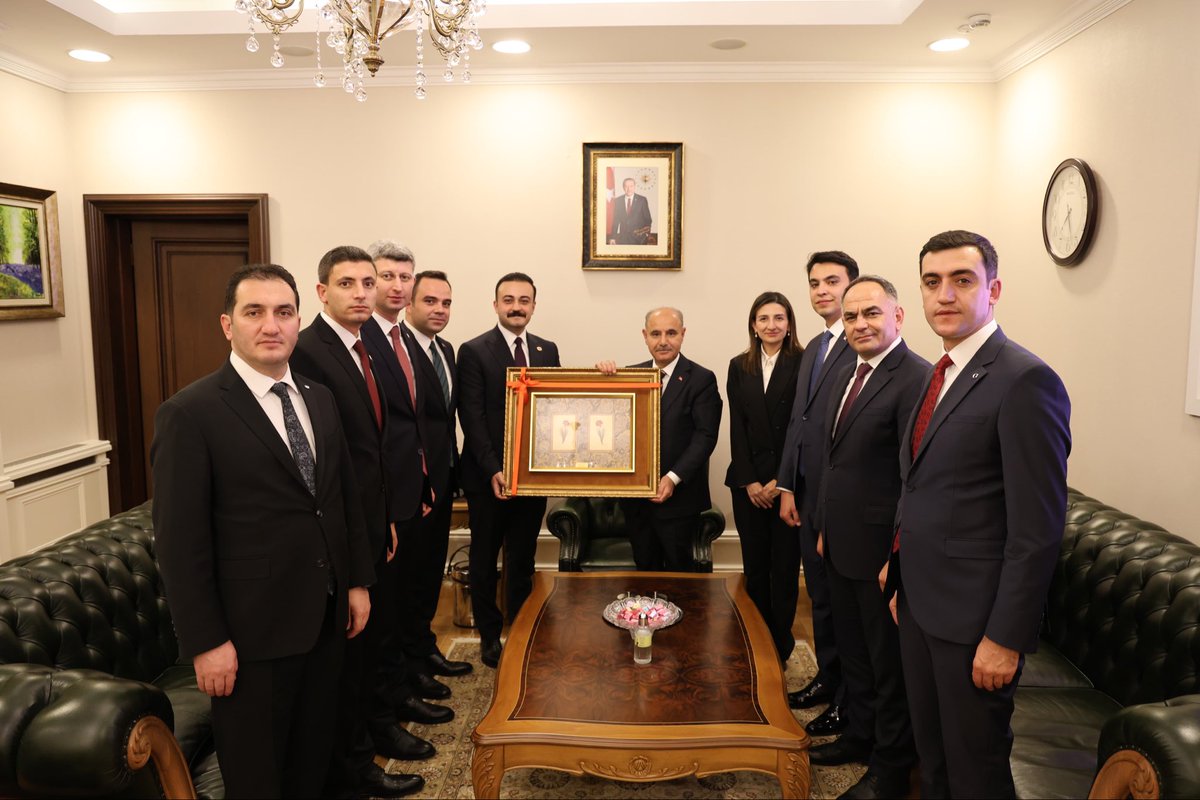 110’uncu Dönem Kaymakamlık Kursunu başarıyla tamamlayan 1️⃣1️⃣0️⃣ genç meslektaşımız adına temsil heyeti ziyaretimize geldiler.

Cennet vatanımızın dört bir yanında Aziz Milletimize hizmet etmek üzere alacakları vazifelerde kıymetli kaymakamlarımıza başarılar diliyorum.

Yolları ve