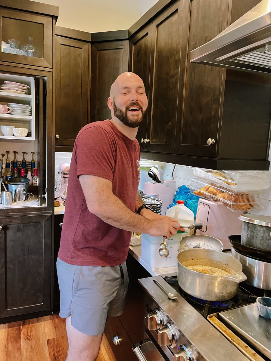 JK_Fink's tweet photo. In my element making gravy after a gym sesh https://t.co/hzVxC1hjsw