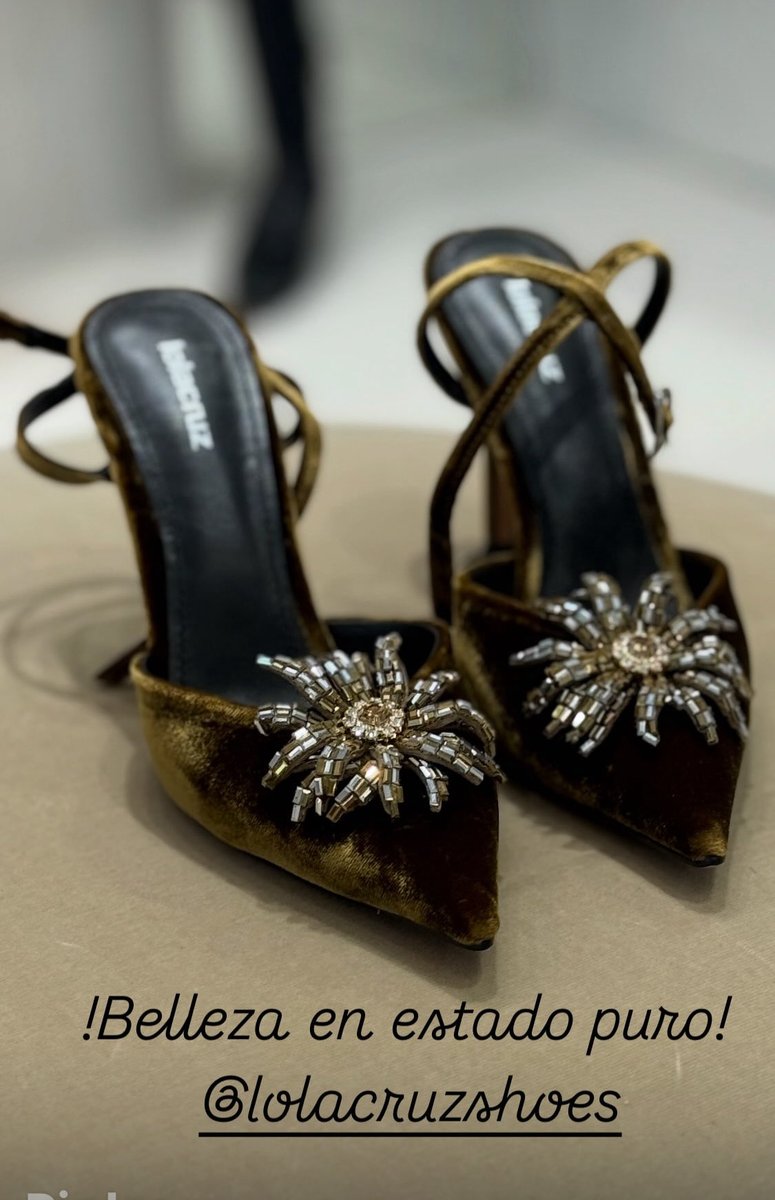 FulviaFuentes's tweet image. !Buscando unos zapatos para una clienta he encontrado esta maravilla de Lola Cruz y no he podido resistirme a compartirlos. 

#fulvia_fuentes #personalshopper #asesoriadeimagen