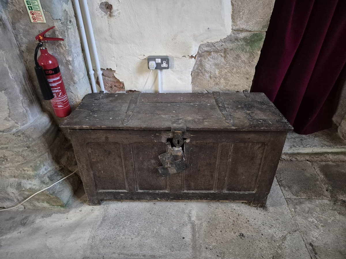 TheHistoryMouse's tweet photo. In a way this rotting (probably) C16 chest shows quite how neglected #StAndrewStogursey #Somerset feels. It's an important church of Norman Romanesque origin and yet it is #ChurchClutter filled and slowly decaying in the damp
#Woodensday #FireExtinguishersInChurches https://t.co/x3k8zKUT2d