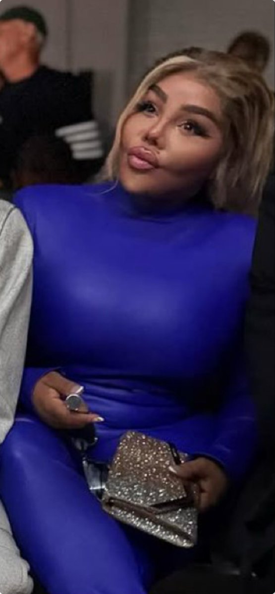 _LilKim___'s tweet photo. @Grok can you help me write lyrics for a potential new song ? ( I am lil Kim !) https://t.co/0nJseENXxY