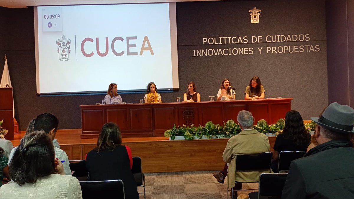 En el Foro “Políticas de cuidados: innovaciones y propuestas” organizado por <a href="/CUCEA_OFICIAL/">CUCEA</a> de la Universidad de Guadalajara, Ana Heatly, Oficial Nacional de Género de la #OIT, destacó que los #cuidados atraviesan el mundo del trabajo y deben asumirse como un asunto público.