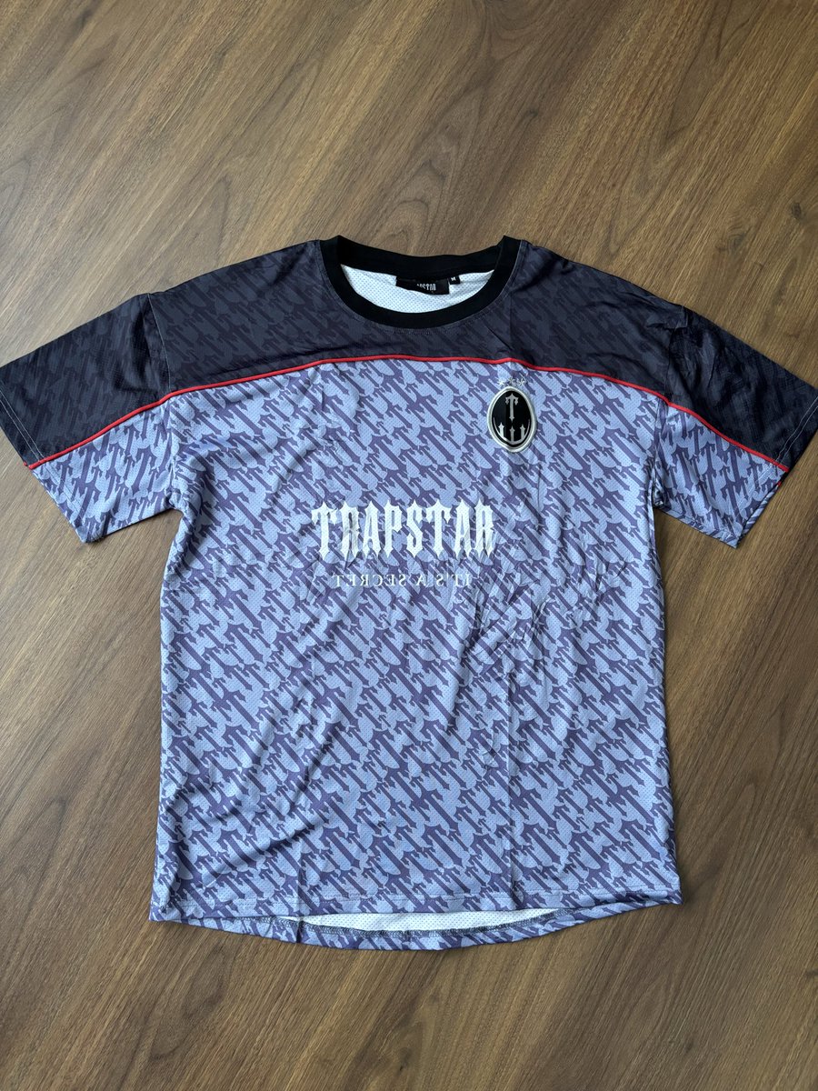 thriftedthrvds's tweet image. Size: L/XL
Condition: 10/10
Price: ¢220