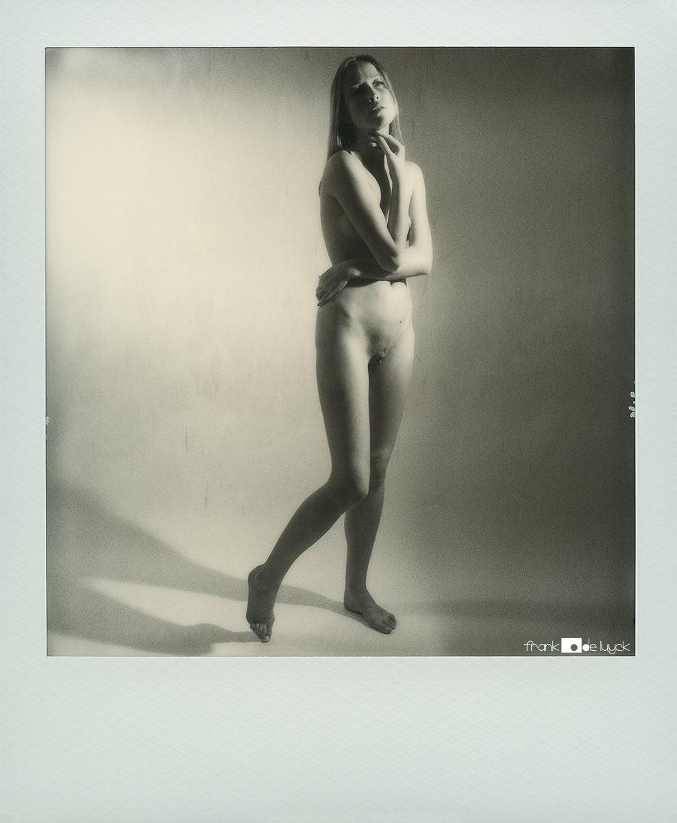 FrankDeLuyck's tweet photo. Iryna #polaroidoriginals #instantfilm #blackandwhite #mintcamera #slr670 #irynaberdnyk #beautyshoot #blackandwhiteart #istillshootfilm https://t.co/PKXU6XyqzZ
