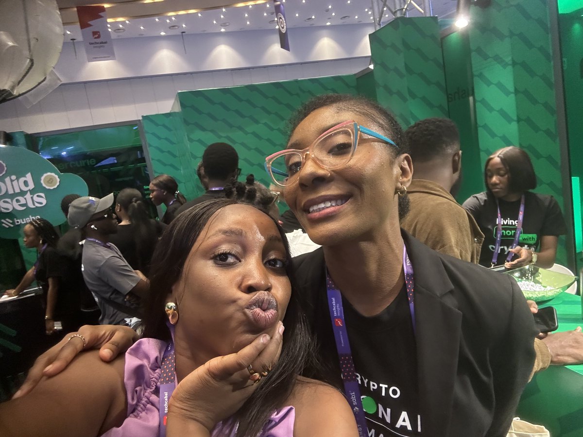 ronn_aa's tweet image. Dragged my brother @tonnipaul out of his cocoon๐๐๐
I love Irene & @coffee_puccino downnn!
@HeyAmeenah we have go get married mamacitaaaaa๐คฃ๐คฃ๐