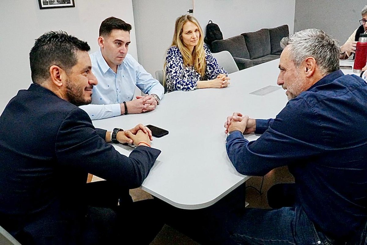 ramonjmestre's tweet photo. Tuvimos una reunión muy importante con el intendente de Río Tercero y presidente de la @UCRCBA, @ferrermarcos. Coincidimos que los cordobeses necesitan un radicalismo unido, con fuerza, consciente de la importancia histórica que vive la Argentina. 

La UCR suma la coherencia que hace falta para reconstruir la política desde los valores, las ideas y las valentías. No quedan dudas de que necesitamos diputados radicales defendiendo a los cordobeses allá en Buenos Aires y acá en Córdoba.