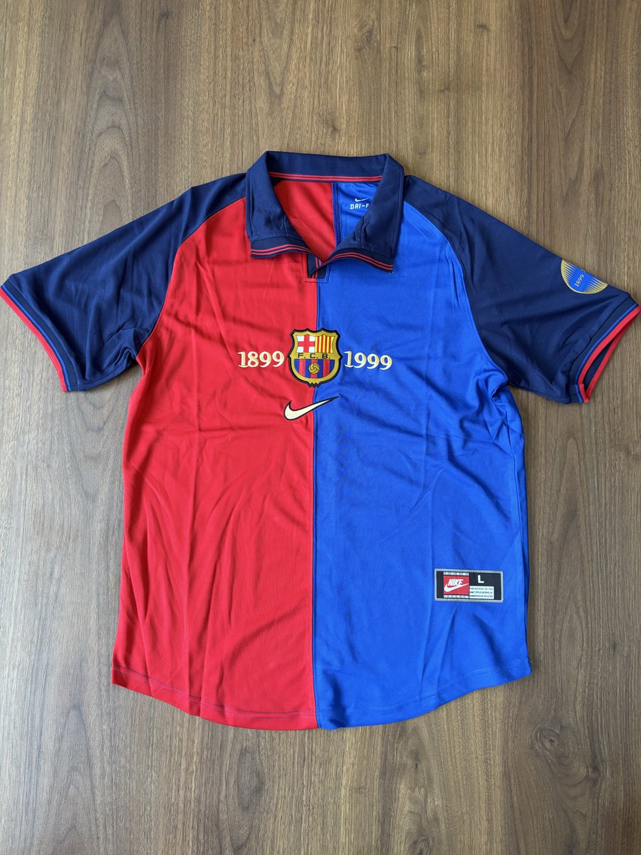 thriftedthrvds's tweet image. Size: Large
Condition: 10/10
Price: ¢200