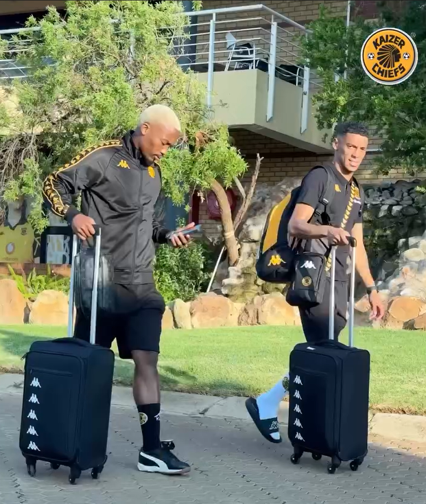 A_B_Ditlhobolo's tweet photo. CR Belouizdad loanee Khanyisa Mayo is off to DR Congo after being registered by Kaizer Chiefs.
#CafConfederationCup
#ASSimba https://t.co/xpNrjttowe
