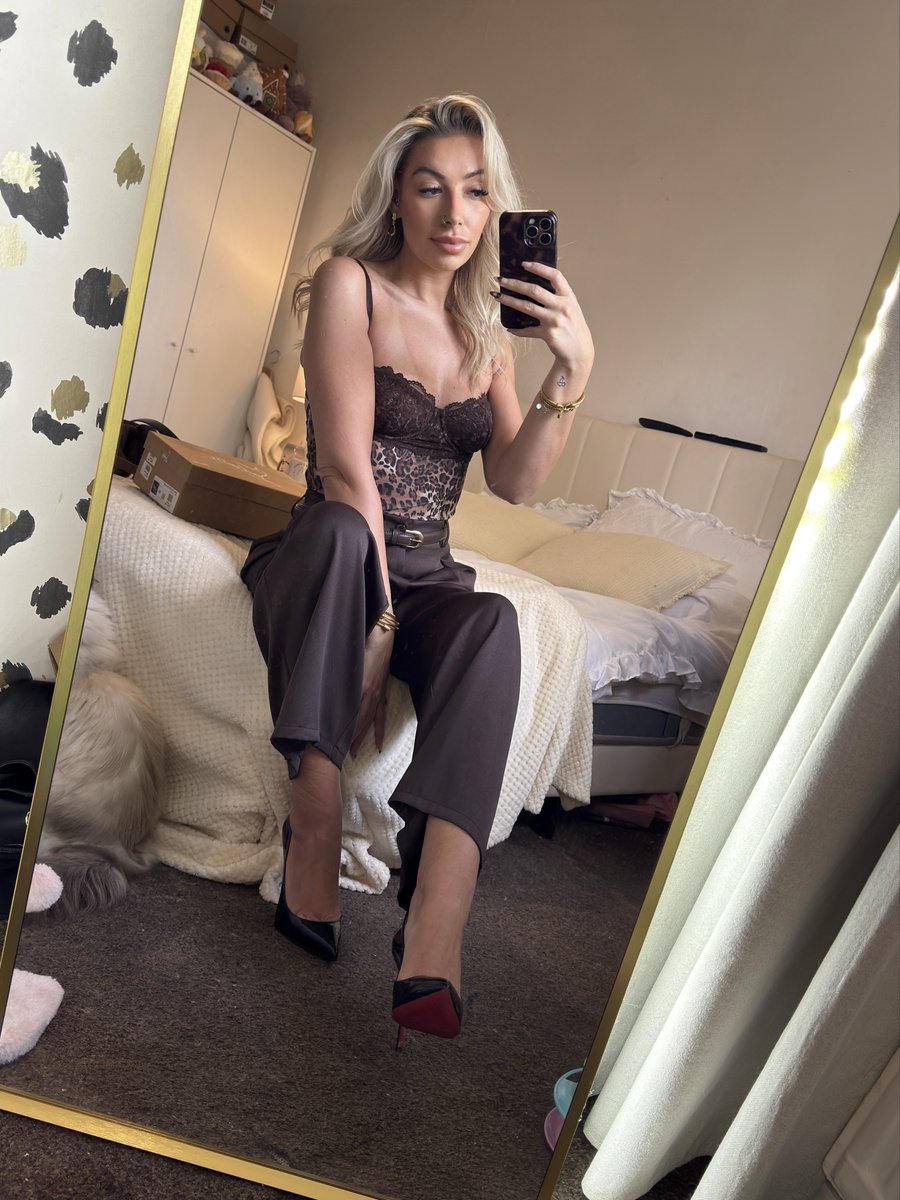 xchels_xo's tweet image. 33 btw 😘