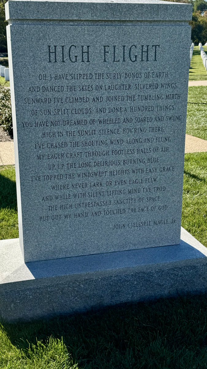 CGProgram's tweet image. Challenger and Columbia.
Arlington National Cemetery.