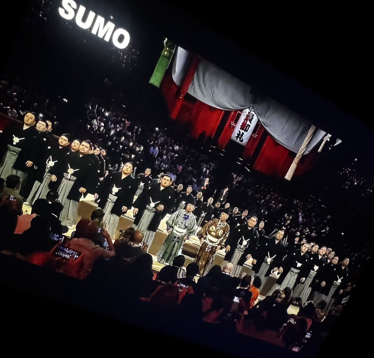 maikoakai's tweet image. どうえええええ
全員紋付で入ってきたでえええ。
#大相撲 #ロンドン公演 #sumo