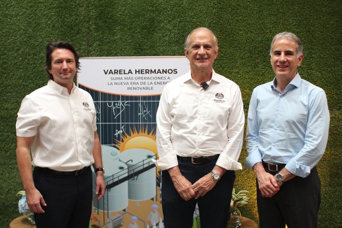 LJVarela's tweet photo. De la mano de Atera, empresa líder en eficiencia energética para el sector industrial de América Latina, pusimos en marcha nuestro más reciente proyecto de energía sostenible.
A partir de hoy, el 100% del embotellamiento de nuestros productos se realiza con energía solar.
Esta mañana encendimos nuestros equipos con la fuerza del sol y el orgullo de ser panameños, con una edición limitada de Seco Herrerano: 36,000 botellas únicas, cada una con una etiqueta diferente.
Salud, Panamá!