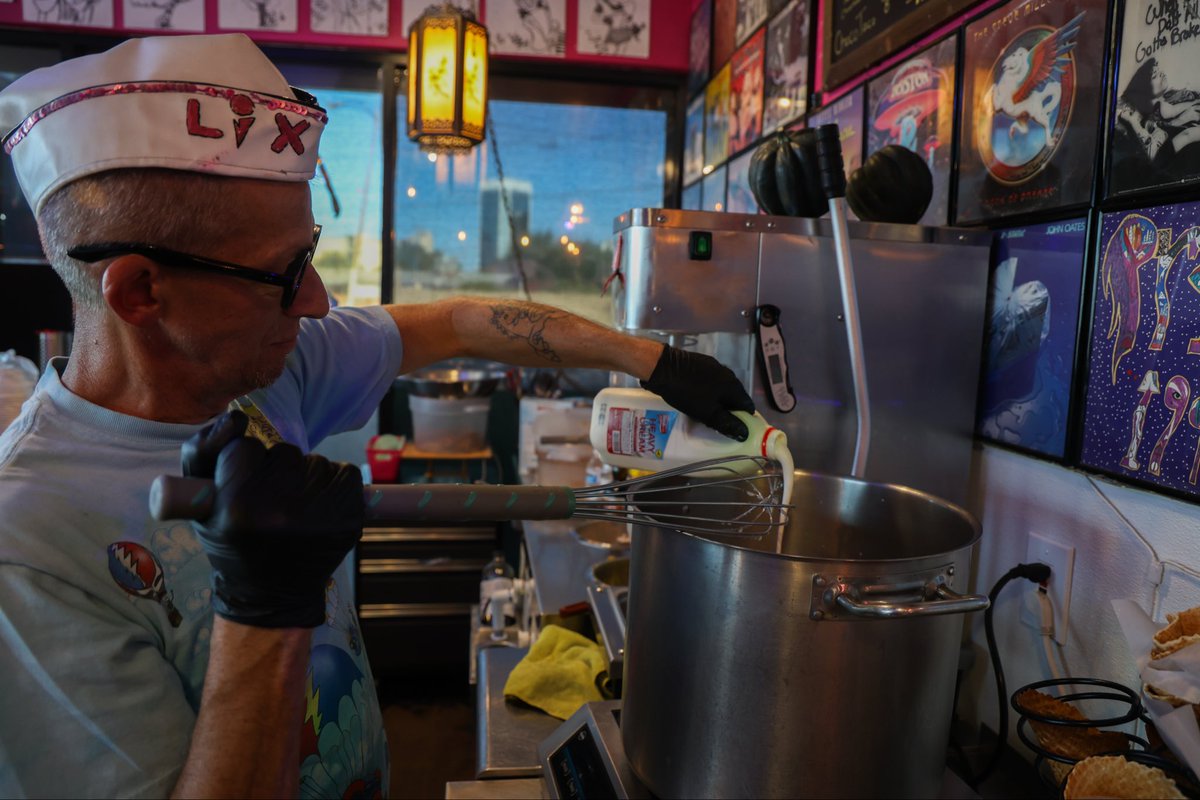 cronkitenews's tweet photo. Lactose-free dairy is making a comeback. Sorry, oat milk. Look at how Lix Uptown Ice Cream is meeting the demand one scoop at a time 🍦
Check out the full photo essay by Lorenzo Gomez on Cronkite News. https://t.co/YvSIRpeiiA