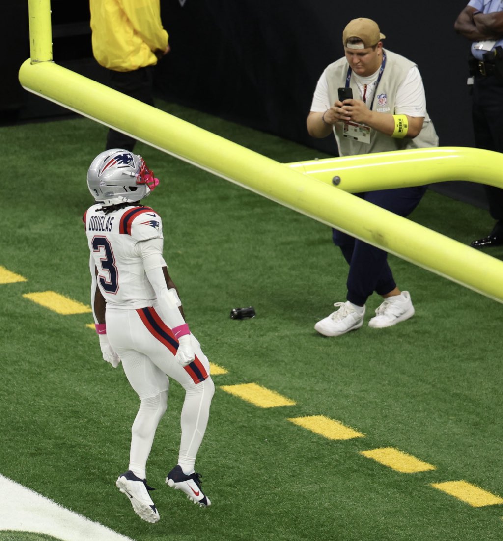 Sunday marked my first full regular season matchup shooting on the field. What an experience! The Superdome is a special place 🔥

(Yes I was shooting with a cam recorder as well.)