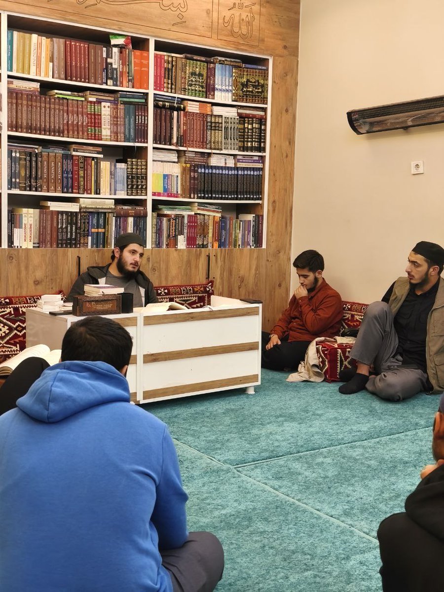 Her çarşamba düzenlediğimiz akide dersimiz...
Bu haftaki konu: Büyük günahların sayısı ve ehli sünnet alimleri arasında küfür olduğu ihtilaf edilmiş büyük günahlar.

Yer: Gaziantep Çıksorut Mah.