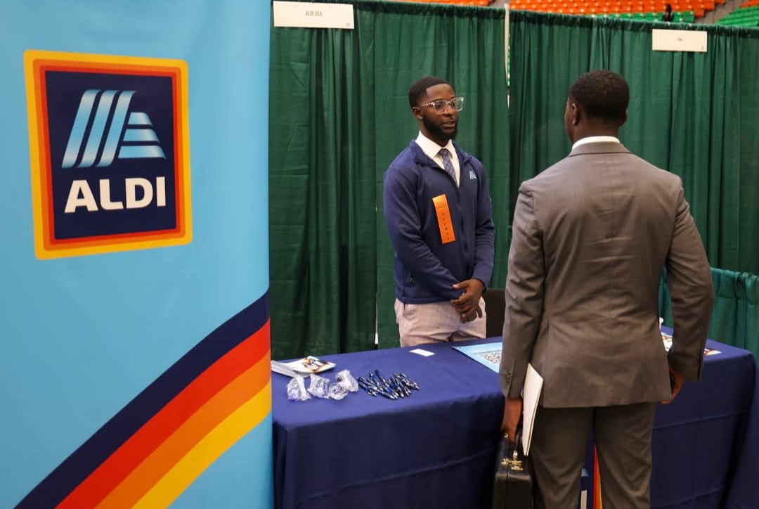 Always happy to see a former #Agribusiness student coming back to <a href="/FAMU_1887/">Florida A&M University</a>  to recruit new talent. Keep #Striking 🐍 Kaleb! #FAMUag