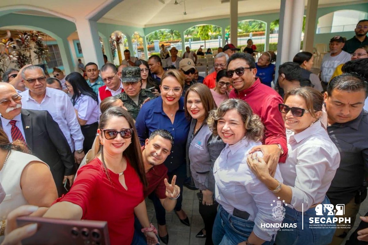 SECAPPH's tweet image. #SECAPPHInforma 👩🏻‍💼🇭🇳 La presidenta @xiomaracastroz supervisó la atención que brinda la Clínica Operación Milagro en San Pedro Sula, reafirmando el compromiso de su gobierno con la salud visual de los hondureños.

👁️🏥 Destacó que la atención es gratuita y sin distinción política,…