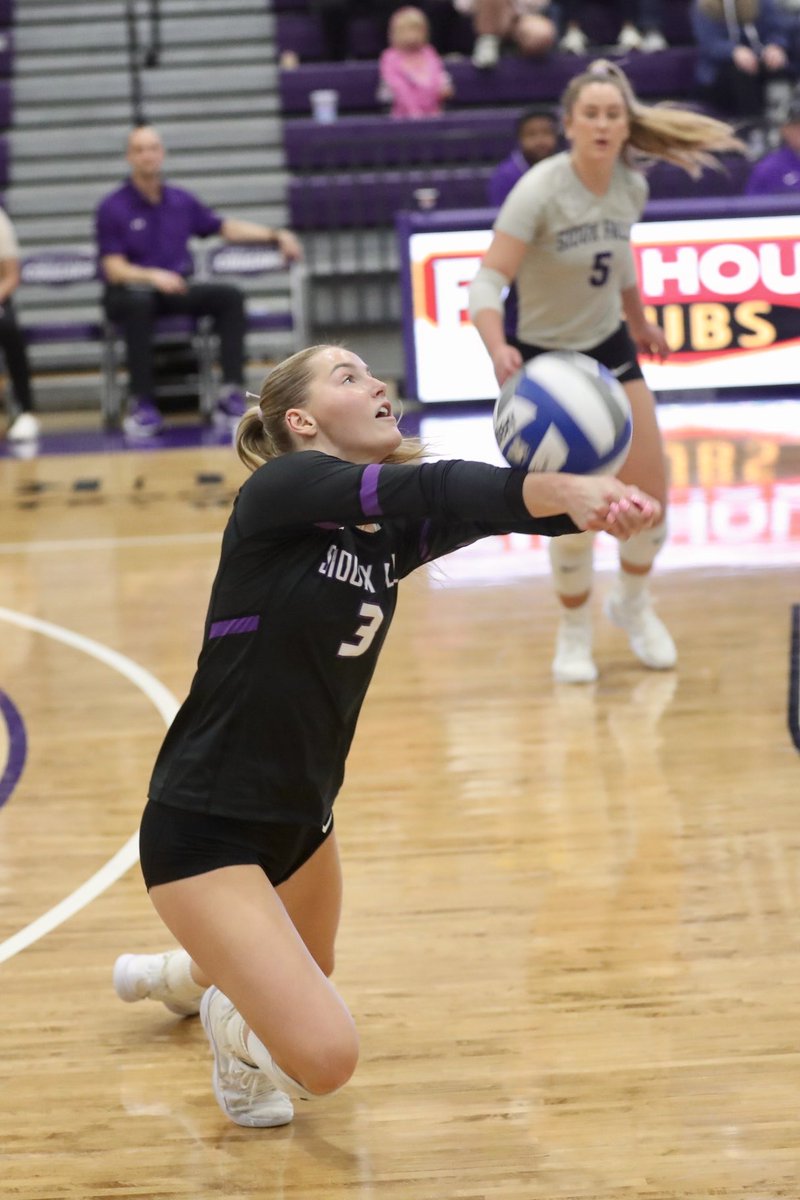 PilotSports's tweet photo. JCC grad Sadie Voss is the first player in @USFCougarsVB history to record 1,000 career kills and 1,000 career digs. https://t.co/RvfR6ibFeK