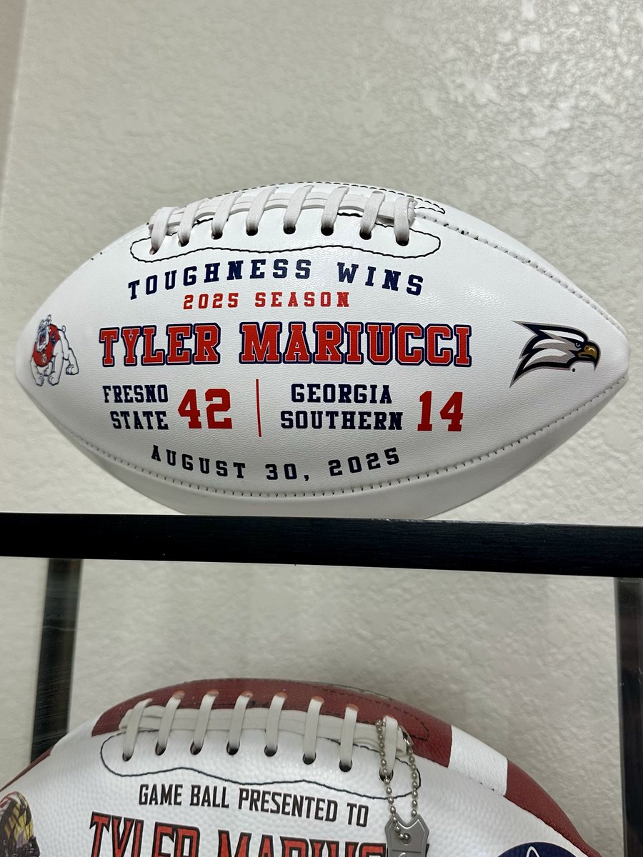 TylerMariucci's tweet image. A thoughtful and classy gesture by Head Coach @Coach_Entz this morning as he hand delivered surprise gifts celebrating his program’ first victory with @FresnoStateFB. Love the culture he is building here!! #ClassAct #ToughnessWins #GoDogs
