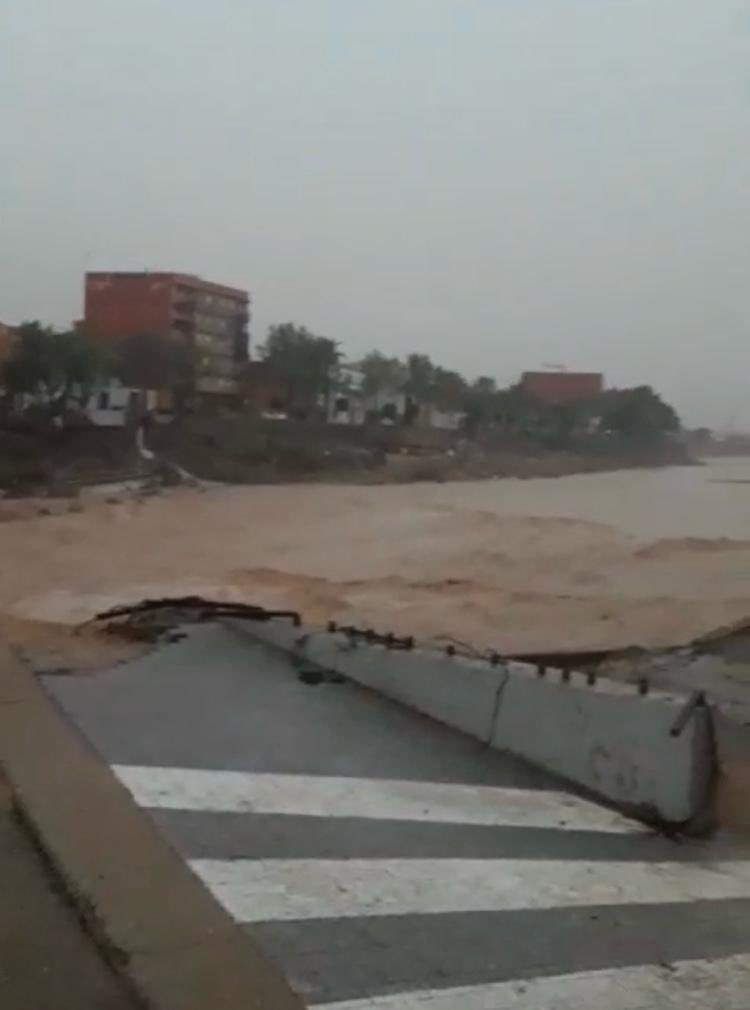 El diario <a href="/levante_emv/">Levante-EMV</a> rinde tributo a las víctimas de la #DANA con un reconocimiento especial a quienes prestaron su solidaridad y apoyo. Ona Botella, niña de l’Alcúdia nacida en La Ribera el mismo día de la DANA, personifica este reconocimiento #PremiosLevante2025 #Excelencia