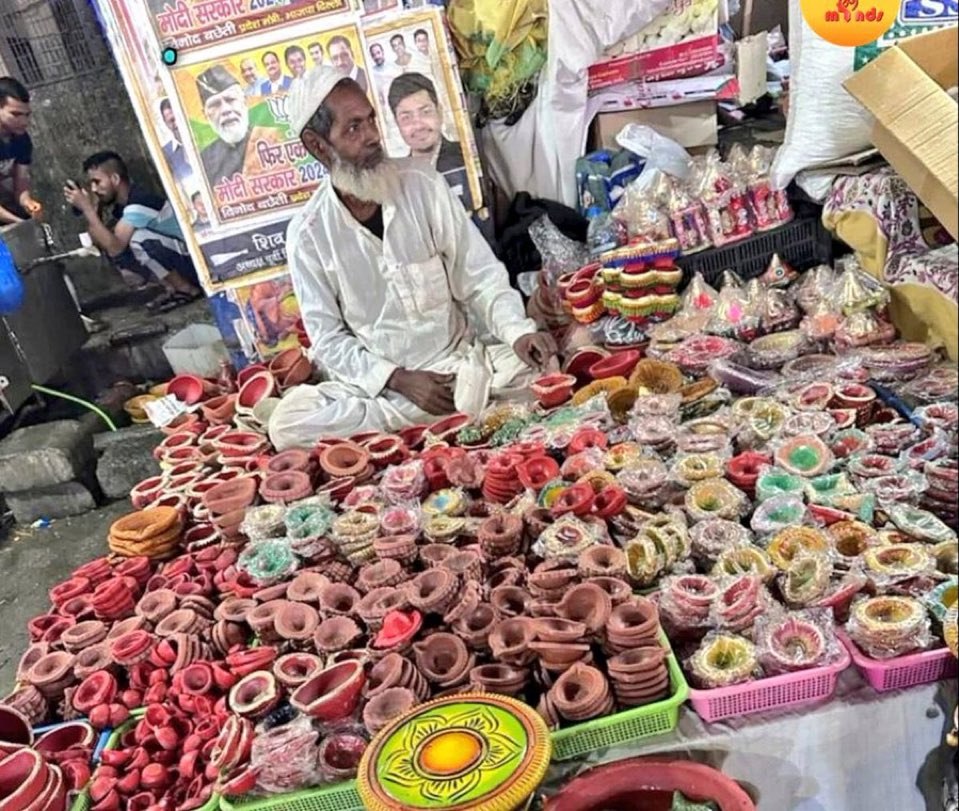 yss_group's tweet image. जो अपने धर्म से प्रेम करता है,
वो अपने लोगों से ही व्यापार करता है।
आदत डाल ले — अपनों से खरीदने की।
#Diwali2025 #BuyFromHindu #BeVocalForLocal