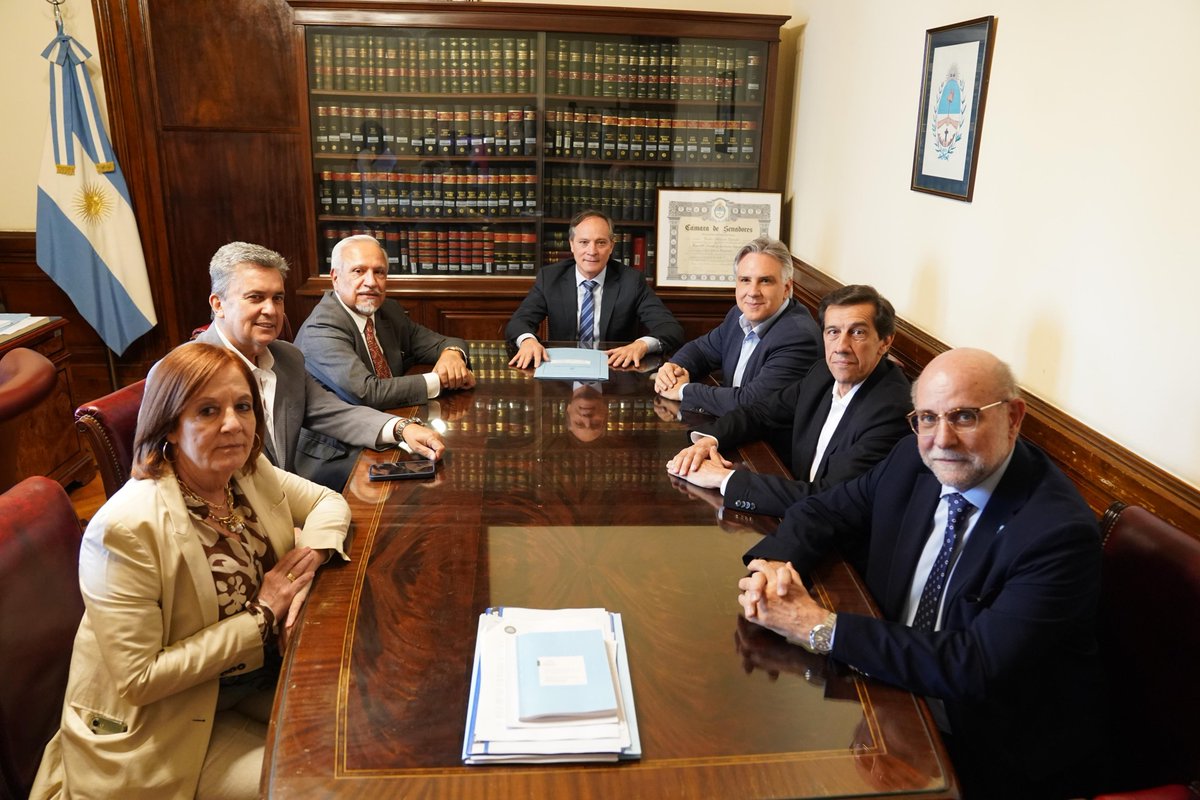 alevigo's tweet image. En la previa de la reunión de la comisión de Minería, recibimos los gobernadores @MartinLlaryora de Córdoba y @carlossadirjuy para dialogar sobre una iniciativa para modificar la ley de biocombustibles que presenté junto a @camauespinola y que impulsa la producción nacional, el…
