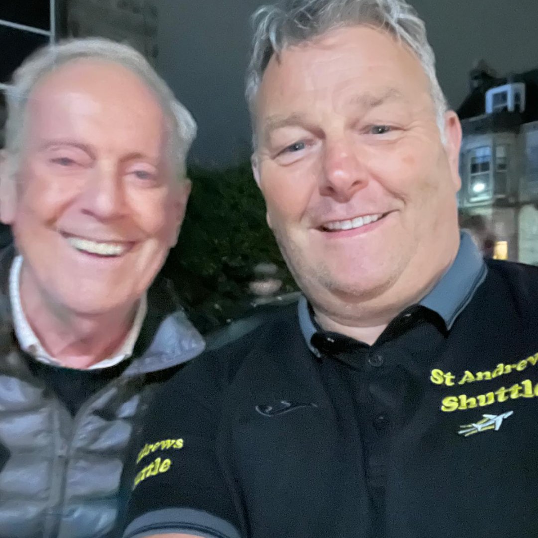 StAShuttle's tweet image. Our driver Ian couldn't resist a wee selfie with the broadcast legend that is Gyles Brandreth on his recent visit to St Andrews.
#broadcaster #author #journalist #producer #publisher #standrews #toppings
@toppingsstas @ToppingsStAs