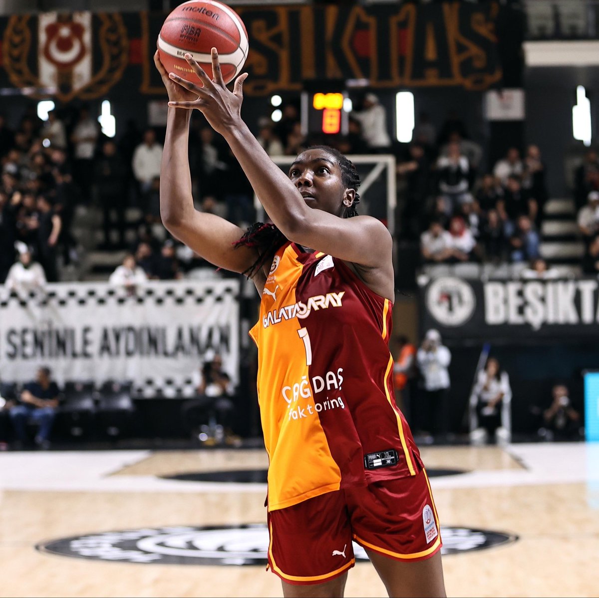 Flammes Carolo Basket karşısında Elizabeth Williams 🔥

🔸10 sayı 
🔸8 ribaund
🔸3 asist
🔸3 top çalma
🔸2 blok
🔸17 verimlilik