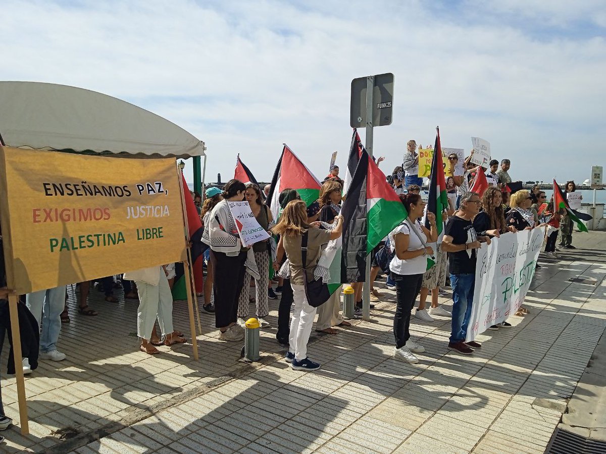 PodemosCanarias's tweet image. Hoy, desde todas las islas, Canarias dijo ¡Basta!
Miles de personas salieron a la calle en una jornada de huelga y movilización en solidaridad con el pueblo palestino.
🕊️ #CanariasConPalestina #AltoAlFuego