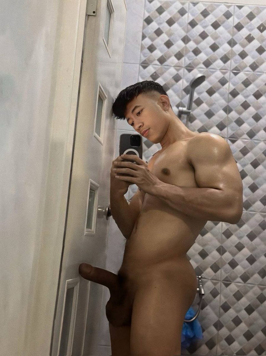 DayaneC42783822's tweet photo. 黑皮肌肉还是大黑屌，你来跪舔一下味道是不是更刺鼻。操逼力气大到你爽翻白眼。
#线下见面来私信 #优质成熟0优先 https://t.co/ZSlmji244e