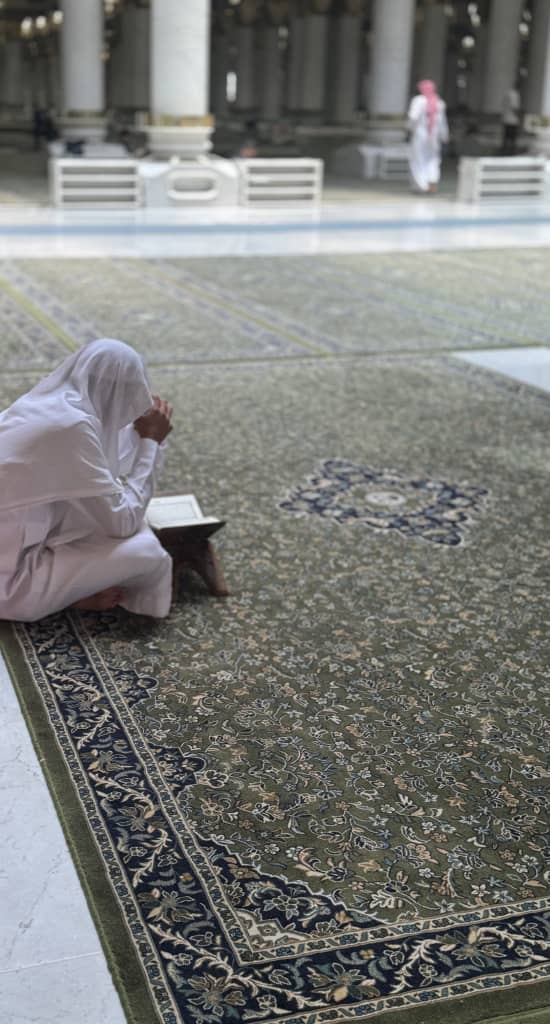 يا ربِّ عبدُك ببابِك
يَخشى أليمَ عذابِك

ويرتجي لِثوابِك
وغيثُ رَحمتِك هطَّال

وقَد أَتاكَ بِعُذرِه
وانكسارِهْ وفقرِهْ

فَاهزِم بيُسرِك عُسرهْ
بِمحضِ جُودِك والافضَال

وامنن عليهِ بتوبهْ
تغسلْه مِن كُل حَوبهْ...