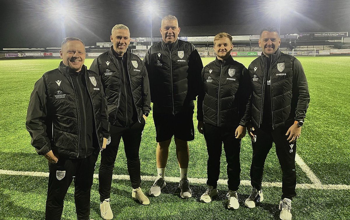 MTFC Staff 🤝 #MEEK6

The first team management and physio staff were proudly kitted out in their new gilets in association with <a href="/SignpostedC/">Signposted Cymru</a> in support of #MEEK6

The club would like to thank Gemma &amp; Paul Meek for aiding with the partnership, as we remember Alex at MTFC ♥️