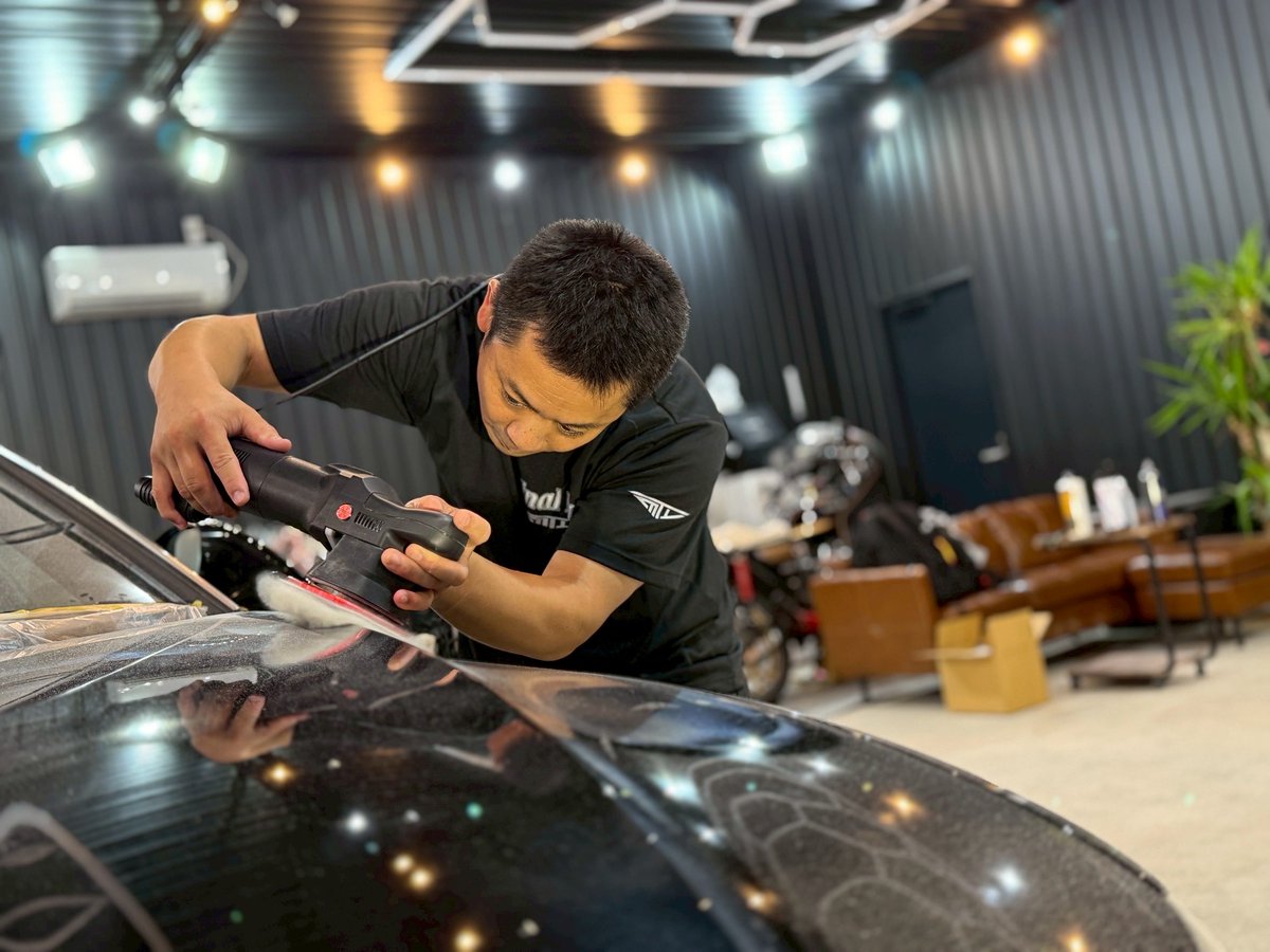 お忙しい中ありがとうございます。
改めて白石さんの研磨技術　知識には
圧倒されました🙇‍♂️

肩を並べられるように
これからも精進していきます。

栃木県(近郊)でコーティングをご検討の方
お問い合わせお待ちしております。